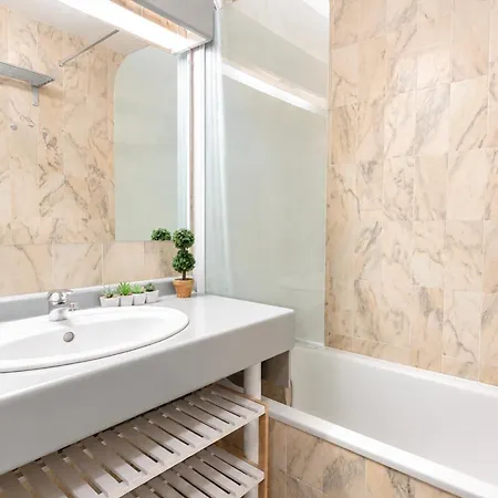 Maison Avec Terrasse, Piscine Partagee, 5 Mn
