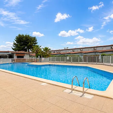 Maison Avec Terrasse, Piscine Partagee, 5 Mn